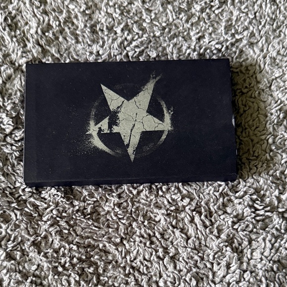 Black and Silver Steel Needle Tip Darts Set - Premium Men's Accessory - Picture 4 of 4